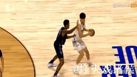 申京精彩转身突破造犯规，瓦兰丘纳斯犯满离场